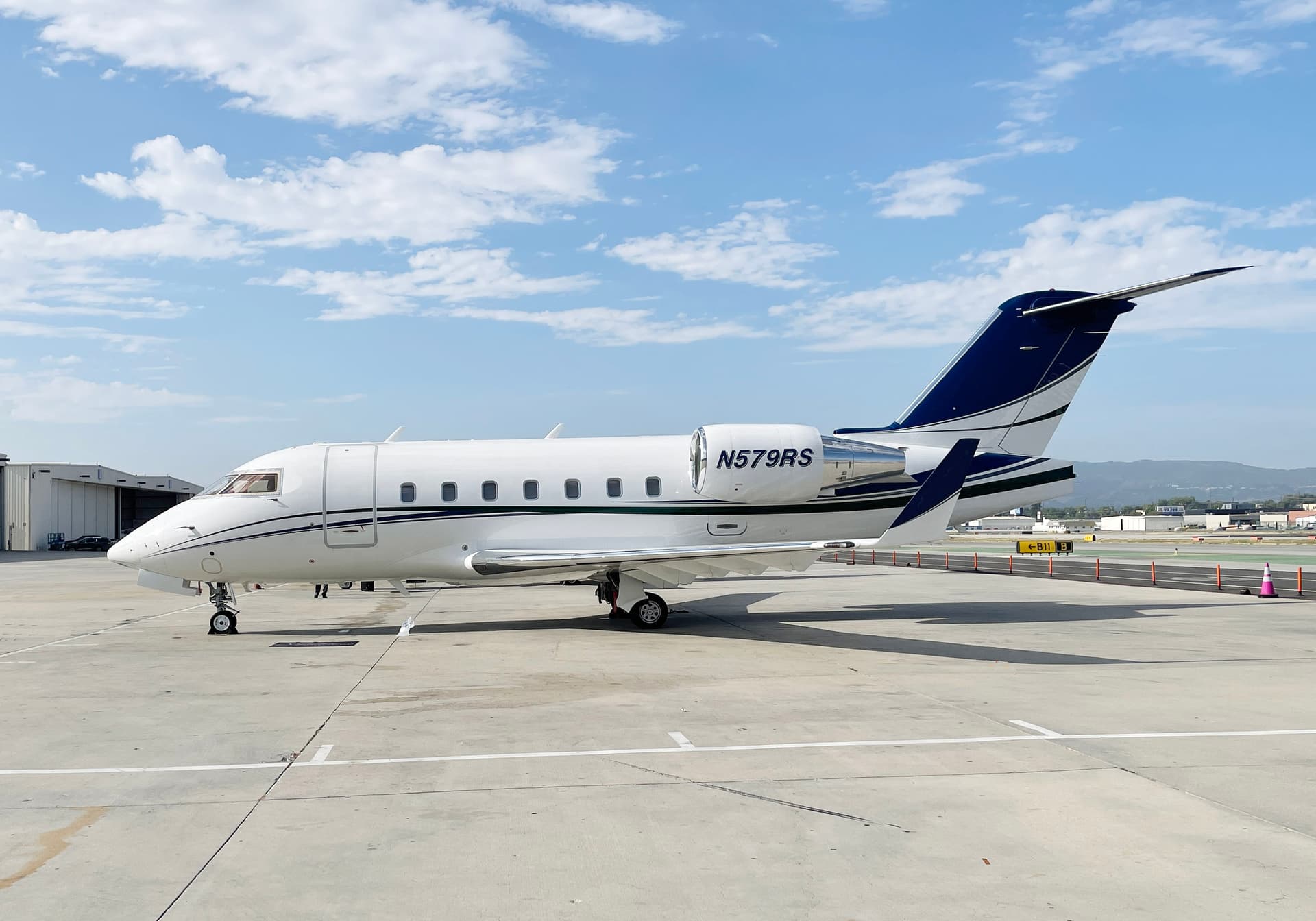 Bombardier Challenger 604