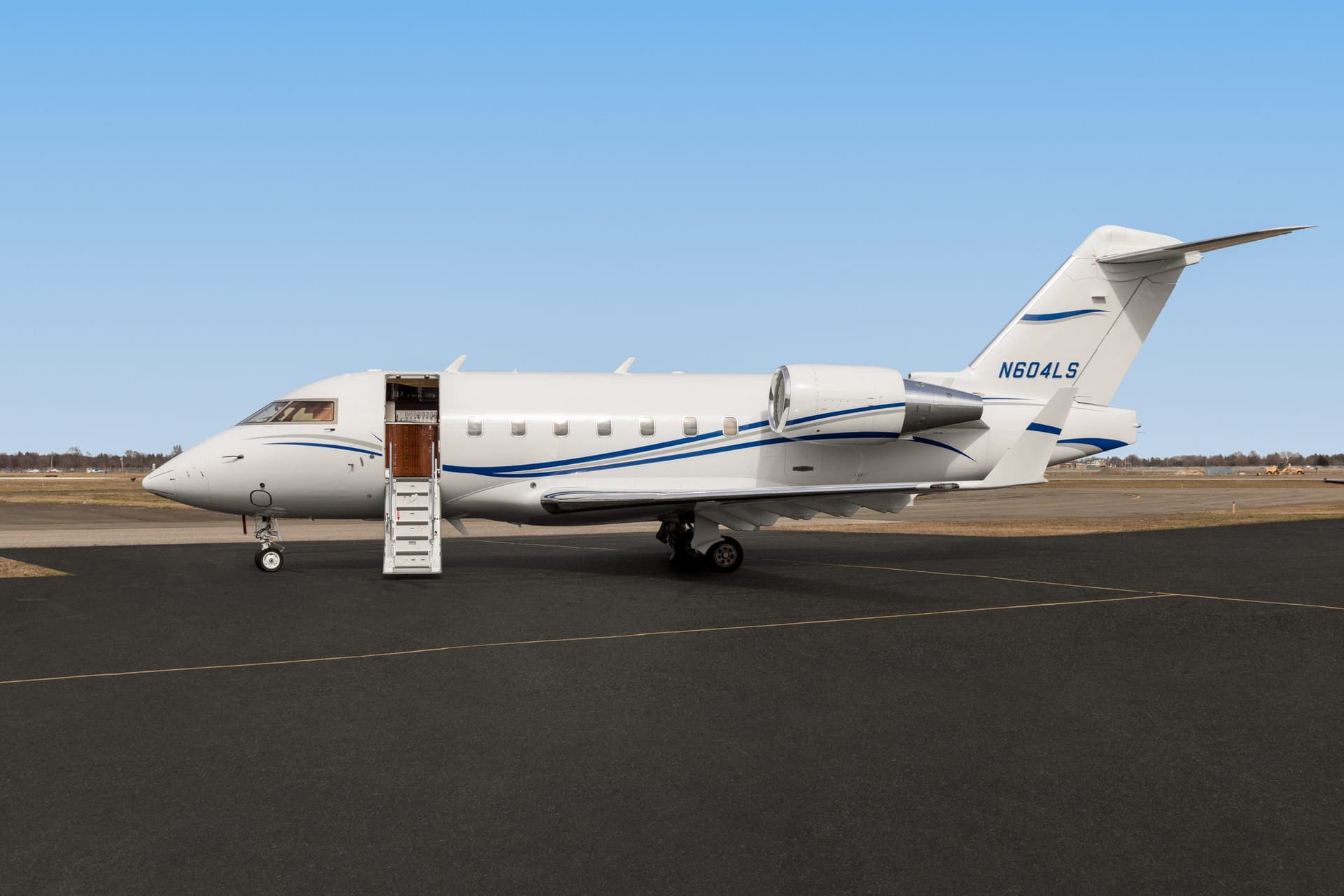 Bombardier Challenger 604
